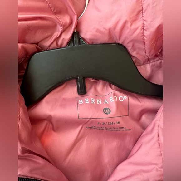 BNWOT Bernardo Pink and Black Colorblock EcoPlume Hooded Sport Jacket - Picture 5 of 11